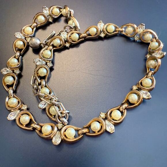 Vintage Unsigned Faux Pearl Rhinestone Collar Gold Necklace - Picture 1 of 7